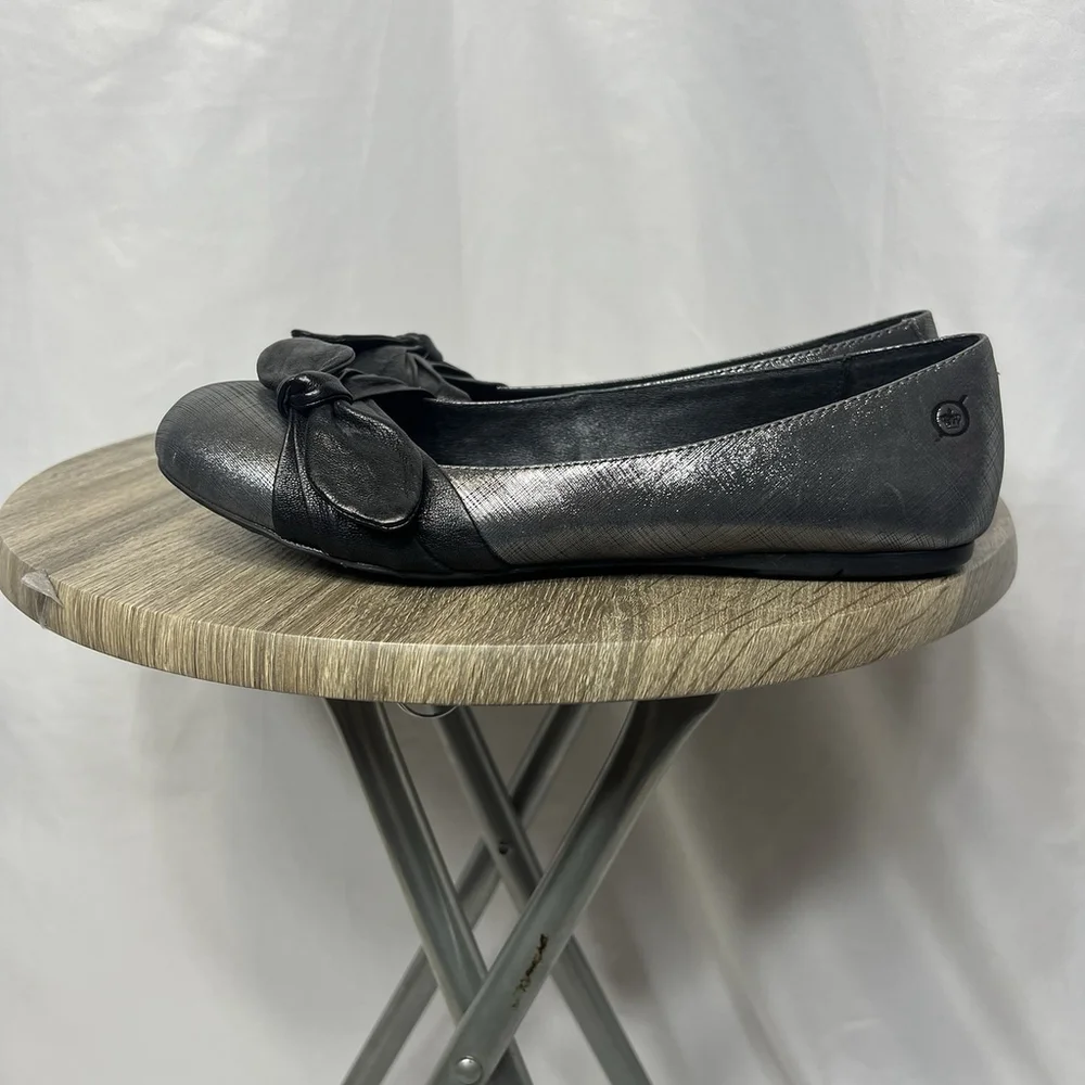 Born Ballet Flats Women’s Silver Black Leather Casual Bow Slip On Shoes Sz 8.5 - Picture 7 of 10